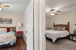2 bedrooms, desk, iron/ironing board, WiFi