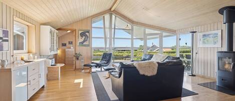 Flat-screen TV, fireplace