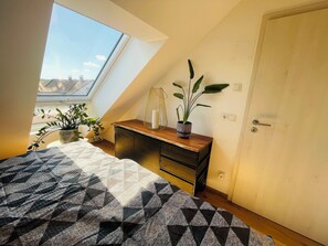 2 多间卧室、熨斗/熨衣板、WiFi、床单