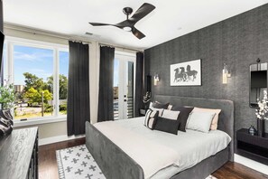 4 habitaciones, tabla de planchar con plancha, cuna de viaje y wifi 