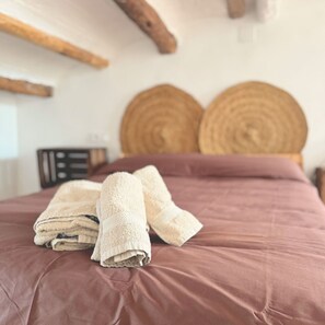 3 dormitoris, planxa i posts de planxar, wifi i roba de llit 