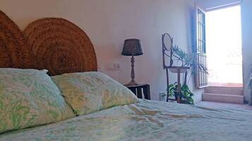 3 slaapkamers, een strijkplank/strijkijzer, wifi, beddengoed