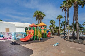 Children’s area - Vacation 'Oasis Duna_ Casa Elena' with Shared Pool, Balcony and Wi-Fi (Corralejo)