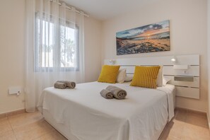 1 bedroom, WiFi, bed sheets - Vacation 'Oasis Duna_ Casa Elena' with Shared Pool, Balcony and Wi-Fi (Corralejo)