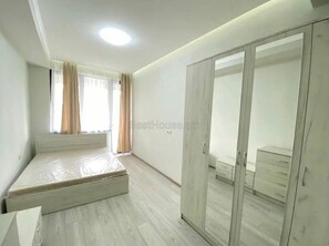 Blackout curtains, free WiFi