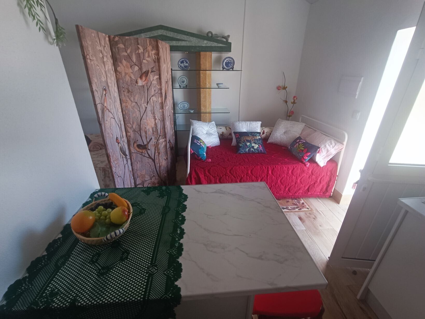 1 bedroom, bed sheets