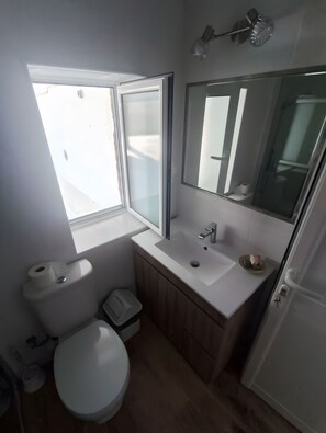 Shower, towels