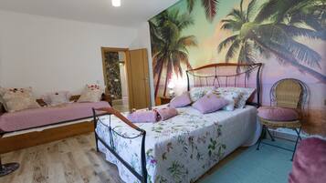 3 chambres, fer et planche à repasser, draps fournis