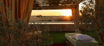 Country House Das Oliveiras with Private Terrace, Shared Garden and Air Conditioning