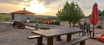 Casa de Campo Das Oliveiras con Terraza Privada, Jardín Compartido y Aire Acondicionado