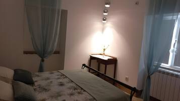 3 bedrooms, iron/ironing board, bed sheets