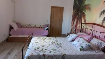 3 chambres, fer et planche à repasser, draps fournis