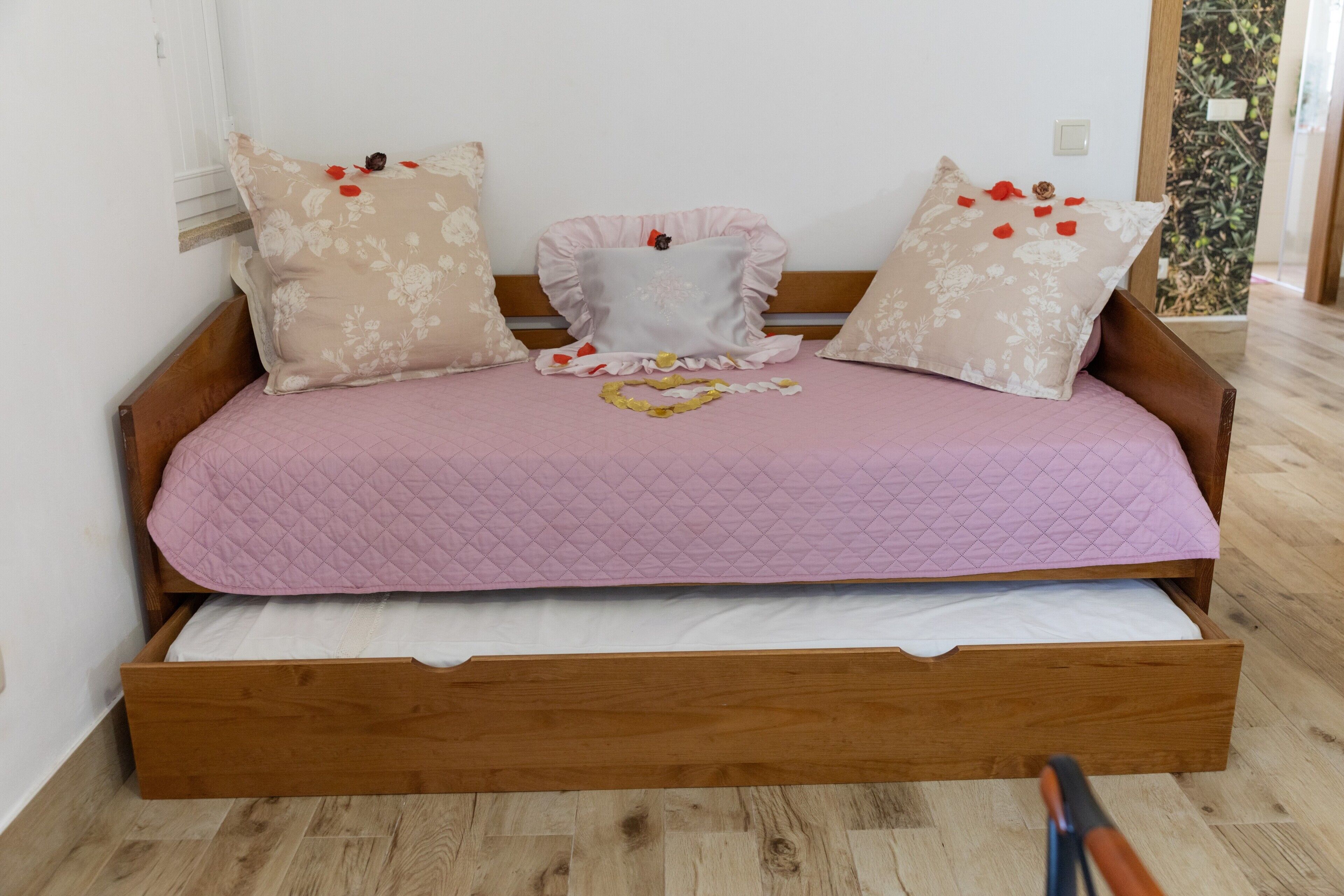 3 bedrooms, iron/ironing board, bed sheets