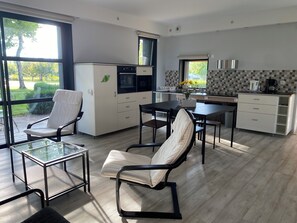 Private kitchen - Gîte 2 bungalows, wooded, enclosed and secure grounds. (Ampilly-le-Sec)