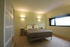 1 bedroom, iron/ironing board, WiFi, bed sheets - Gîte 2 bungalows, wooded, enclosed and secure grounds. (Ampilly-le-Sec)