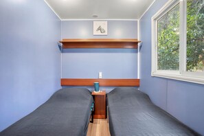 2 bedrooms, iron/ironing board, WiFi, bed sheets