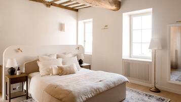 5 bedrooms, WiFi, bed sheets