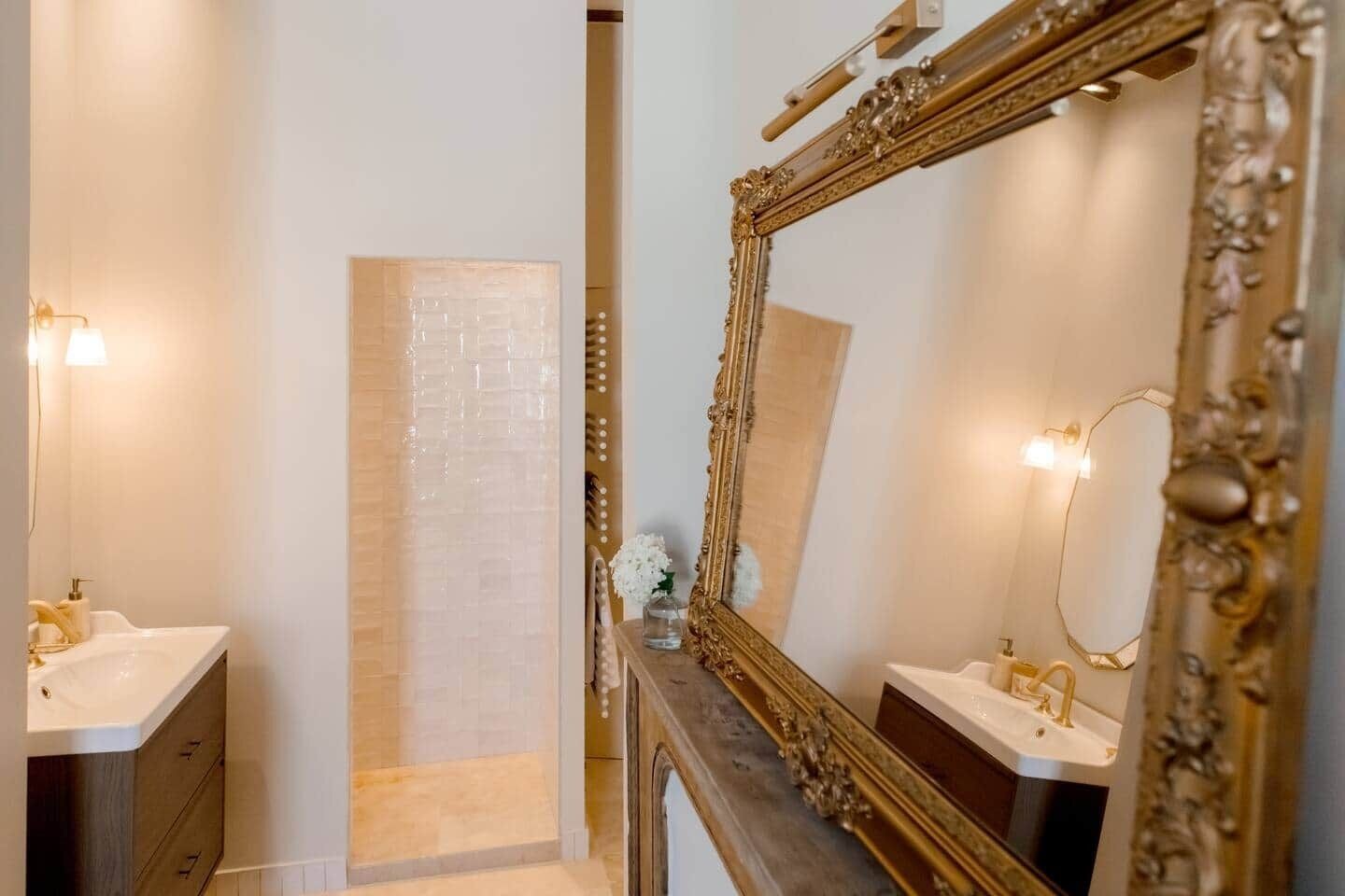 Een douche, een haardroger