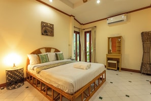 Free WiFi - Thai-Style Villa with Charm V114 (Kamala)