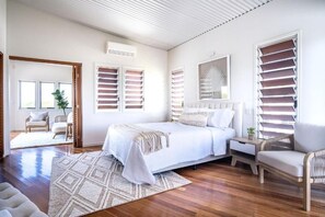 5 bedrooms, iron/ironing board, internet, bed sheets