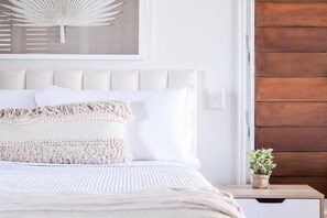 5 bedrooms, iron/ironing board, Internet, bed sheets