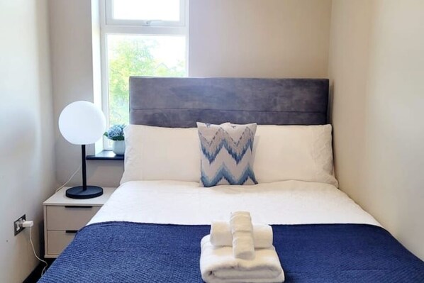 3 chambres, fer et planche à repasser, Wi-Fi, draps fournis