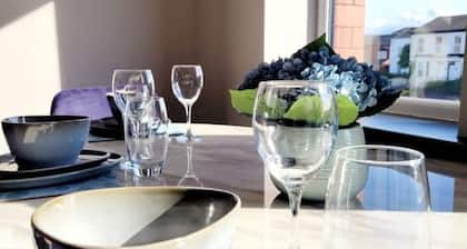 Spacious 3-Bed Seaside Retreat â Walk to Beach, Sleeps 6, Free Parking