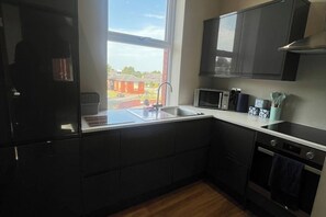 Micro-ondes, four, plaque de cuisson, lave-vaisselle