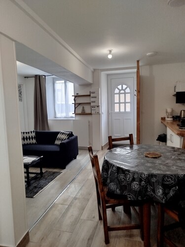 Appartement rénové au calme dans un village viticole. A 15min d'Auxerre.