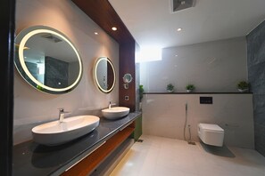 Handtücher, Seife, Toilettenpapier