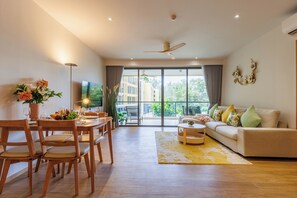 Appartement Ville, balcon | Coin séjour