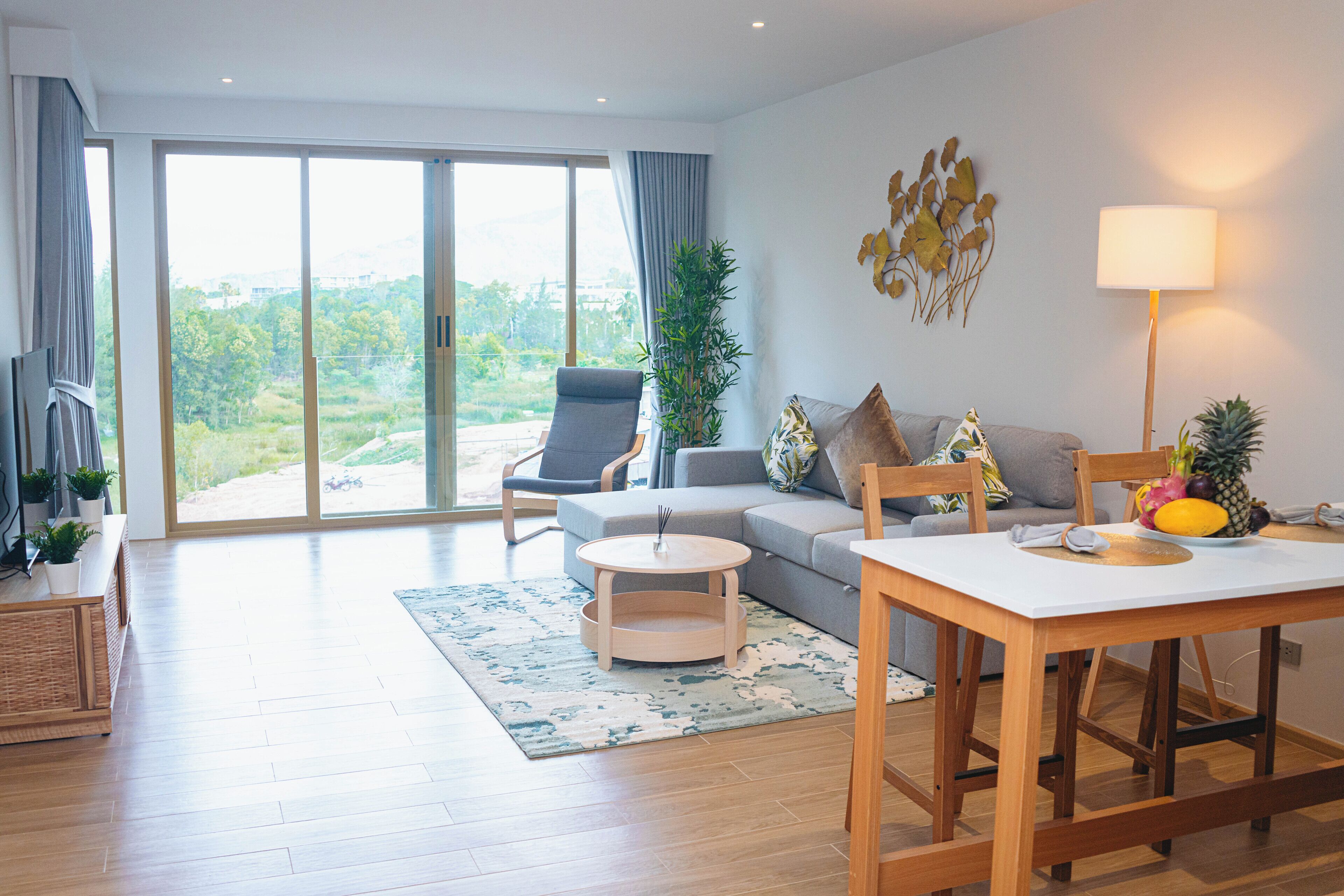 คลาสสิกอพาร์ทเมนท์ | บริเวณนั่งเล่น | ทีวีจอแบน