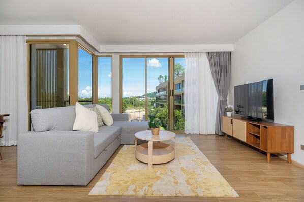 Apartment | Living area | Flat-screen TV