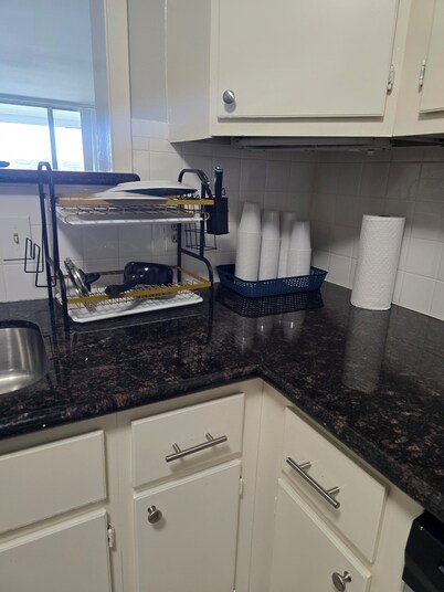 Cozy 2-bedroom condo in charming Medical Center fully furnished