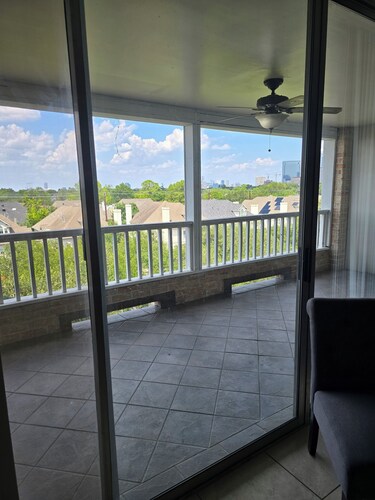 Cozy 2-bedroom condo in charming Medical Center fully furnished