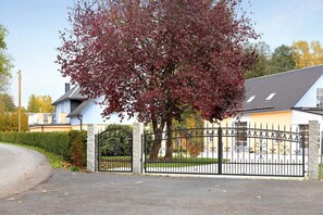 Property grounds - Teichmühle – Vogtland Chalet / Holiday Apartment for Families & Guests with Pets (Bad Brambach)