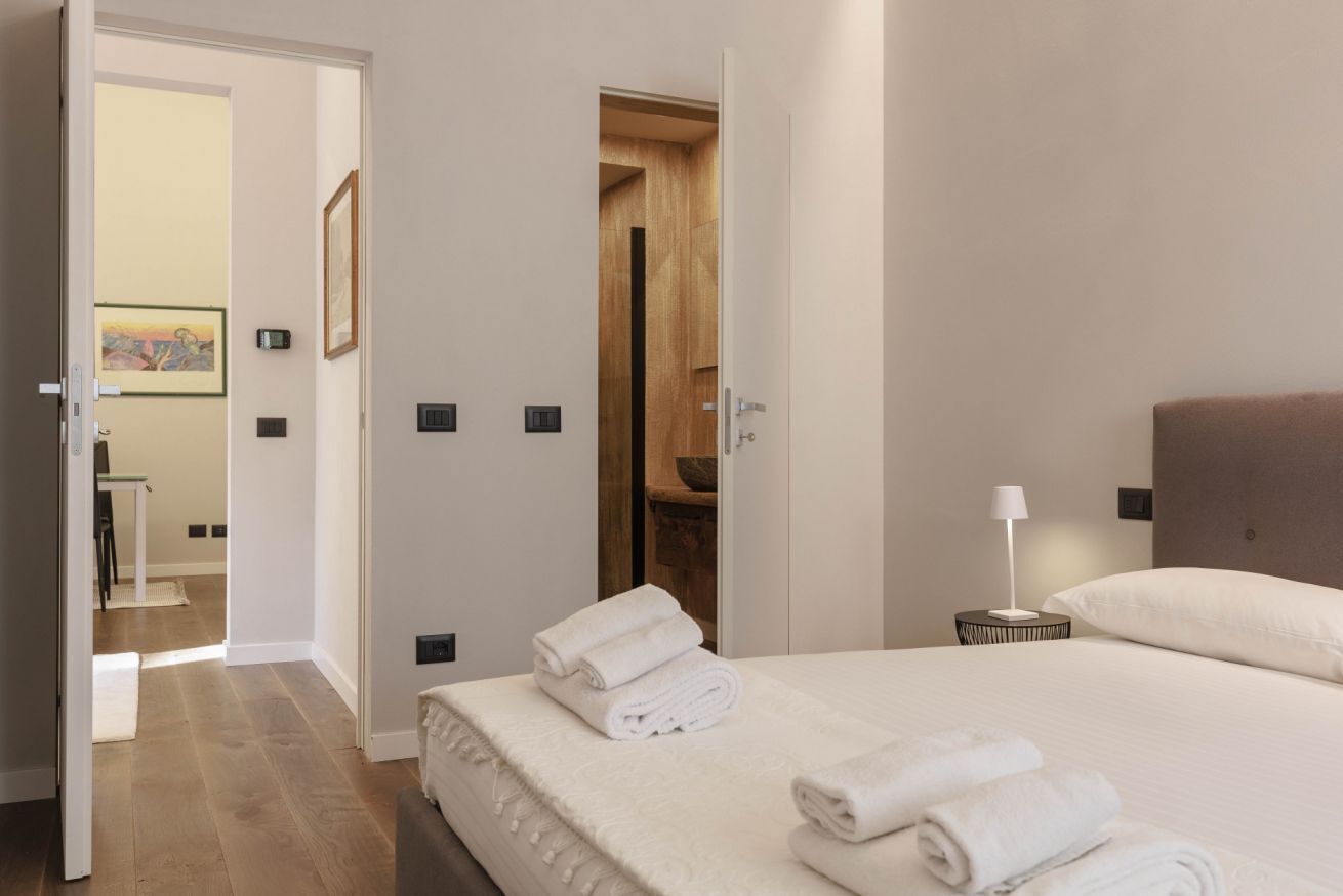 2 sovrum, strykjärn/strykbräda och resesäng