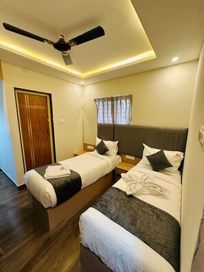 Executive Double or Twin Room | Egyptian cotton sheets, premium bedding, memory foam beds, desk