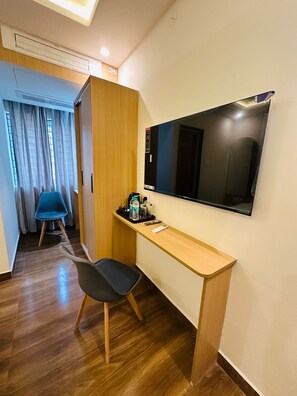 Executive Double or Twin Room | Egyptian cotton sheets, premium bedding, memory foam beds, desk