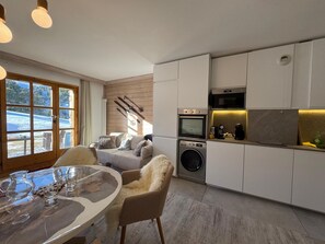 Réfrigérateur, four à micro-ondes, lave-vaisselle