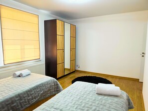 2 bedrooms, iron/ironing board, Internet, bed sheets