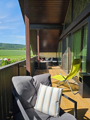 105 m² Gemütlichkeit mit Billardtisch und großem Balkon.
Haustierfreundlich!