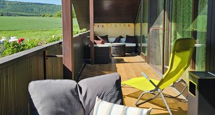 105 m² Gemütlichkeit mit Billardtisch und großem Balkon.
Haustierfreundlich!