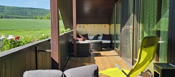 105 m² of comfort with billiard table and large balcony. Pet friendly!