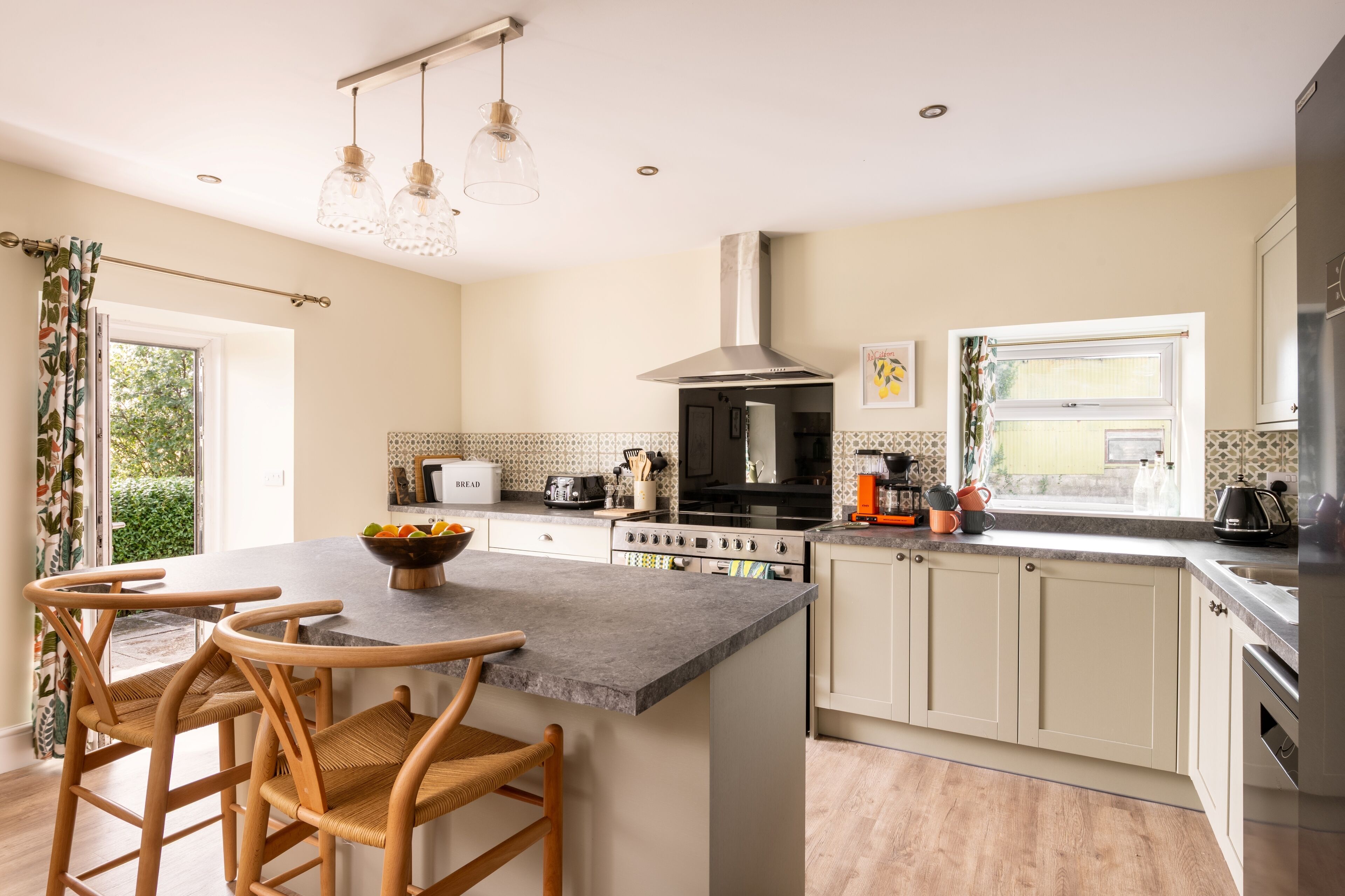 Microondas, horno, parrilla de estufa y lavavajillas 