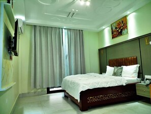 Comfort Double Room, City View | In-room safe, desk, laptop workspace, soundproofing