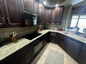 冷蔵庫、電子レンジ、オーブン、食器洗い機