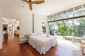 3 bedrooms, iron/ironing board, bed sheets