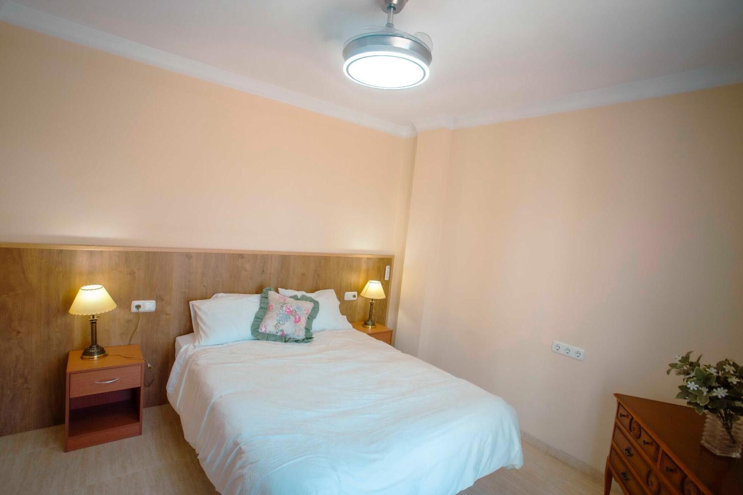 4 slaapkamers, een strijkplank/strijkijzer, wifi, beddengoed