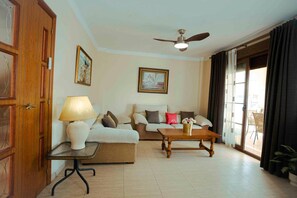 TV - Villa Ilusión Rincón – Spacious and Bright Retreat on the Costa del Sol with Terrace and BBQ (Rincón de la Victoria)